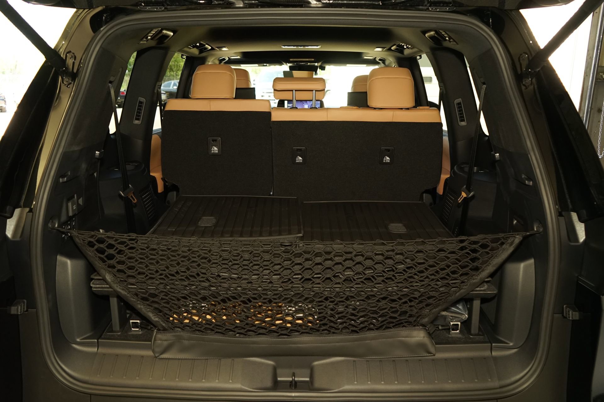 Used 2026 Lexus LX 700h Luxury w/ Accessory Package (Z1) image 37