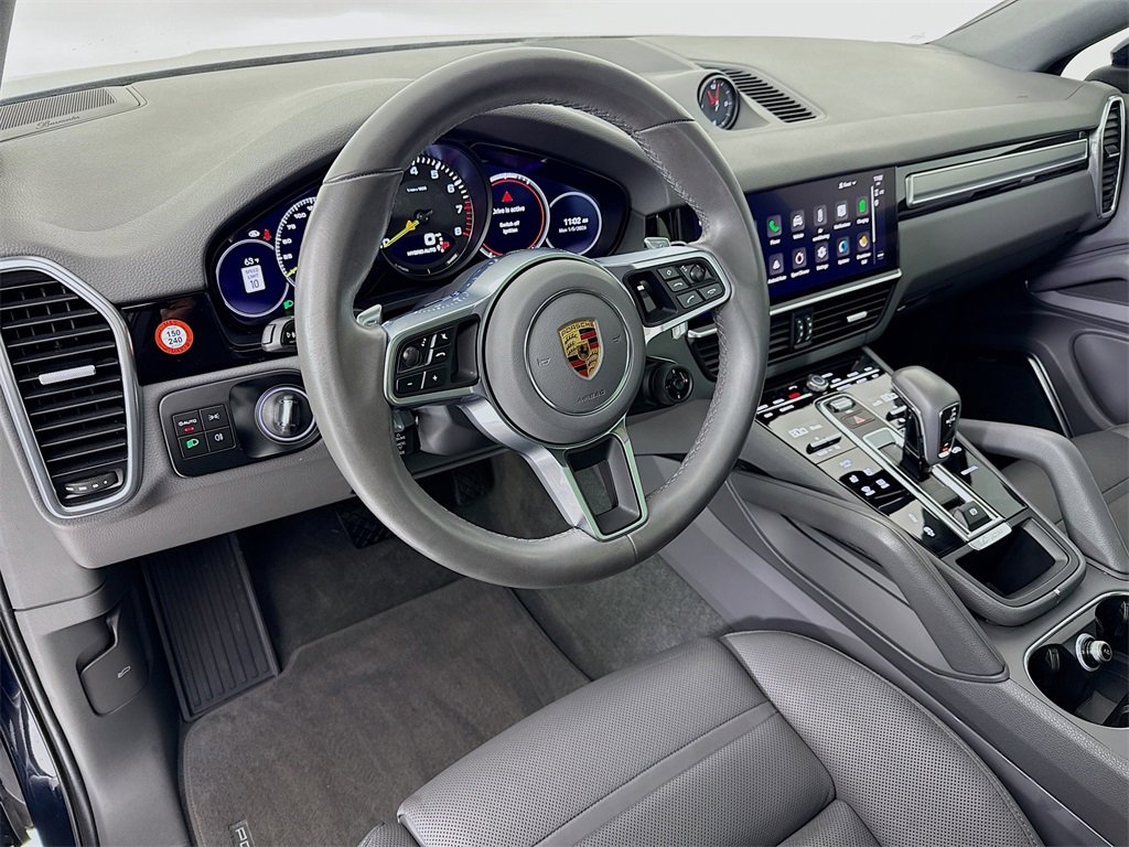 Certified 2023 Porsche Cayenne Platinum Edition image 4