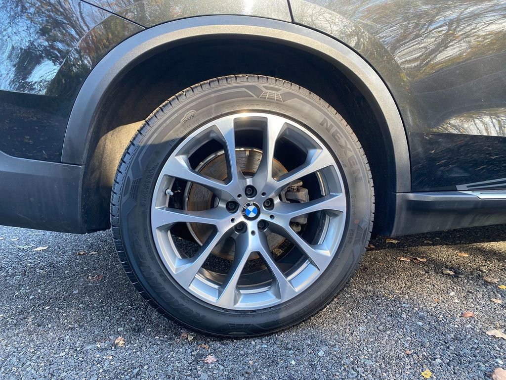 Used 2021 BMW X5 xDrive40i w/ Convenience Package image 32