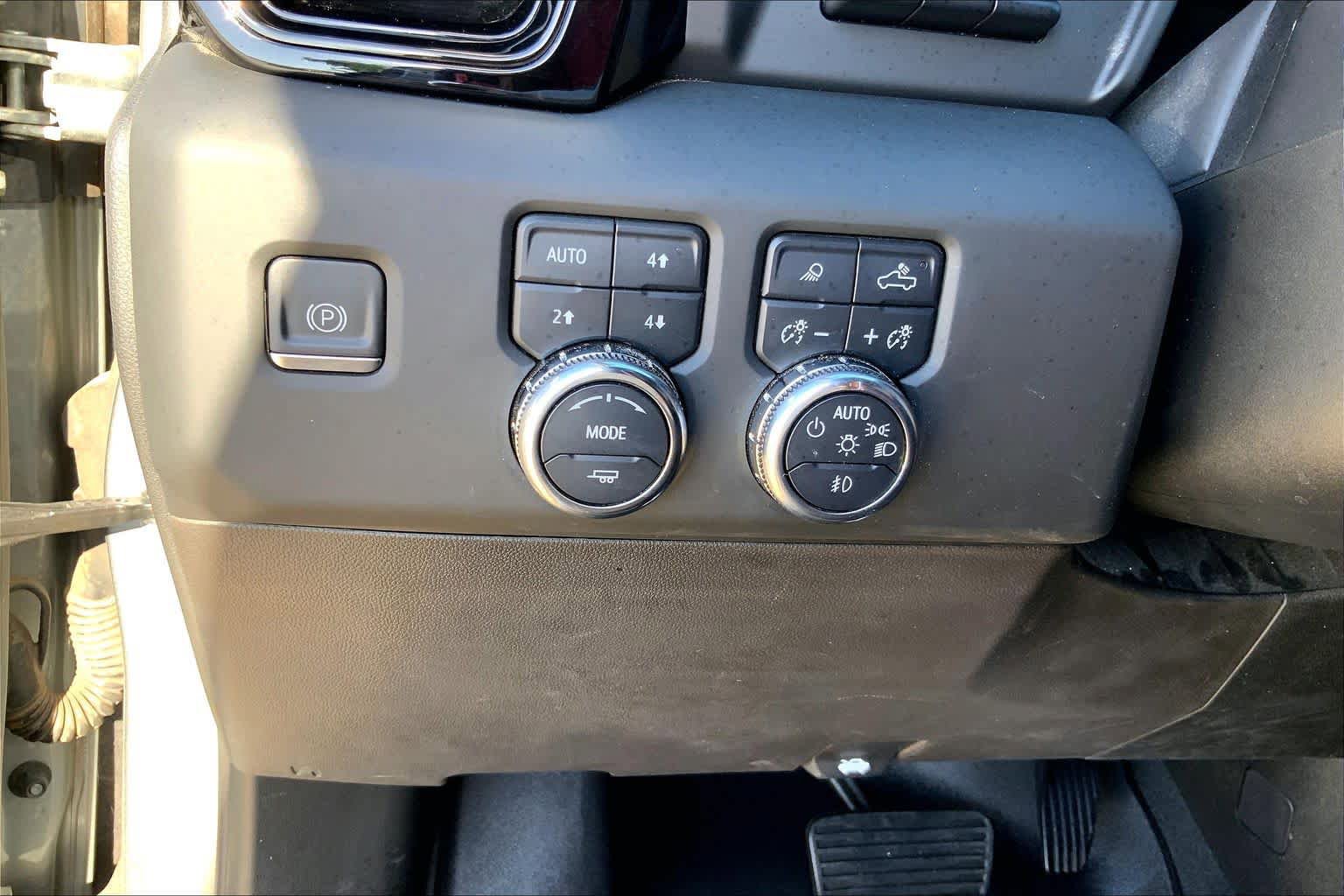 Used 2023 GMC Sierra 1500 AT4 w/ Technology Package AWD/4WD image 33