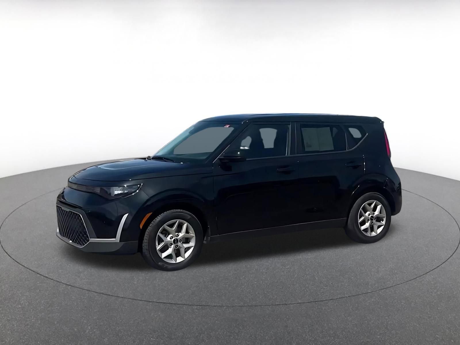 Used 2025 Kia Soul LX w/ LX Technology Package FWD image 8