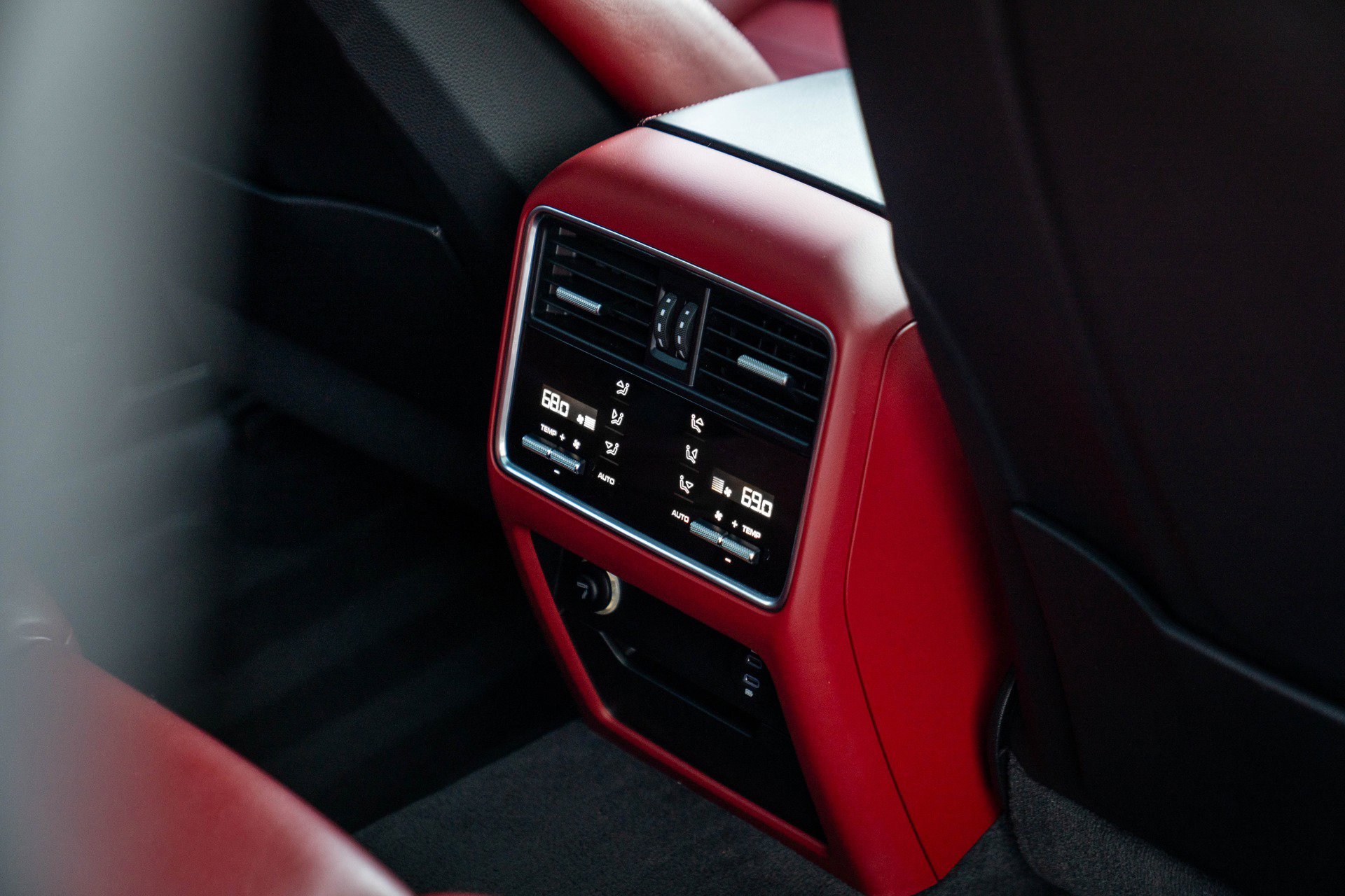 Used 2021 Porsche Cayenne GTS image 24