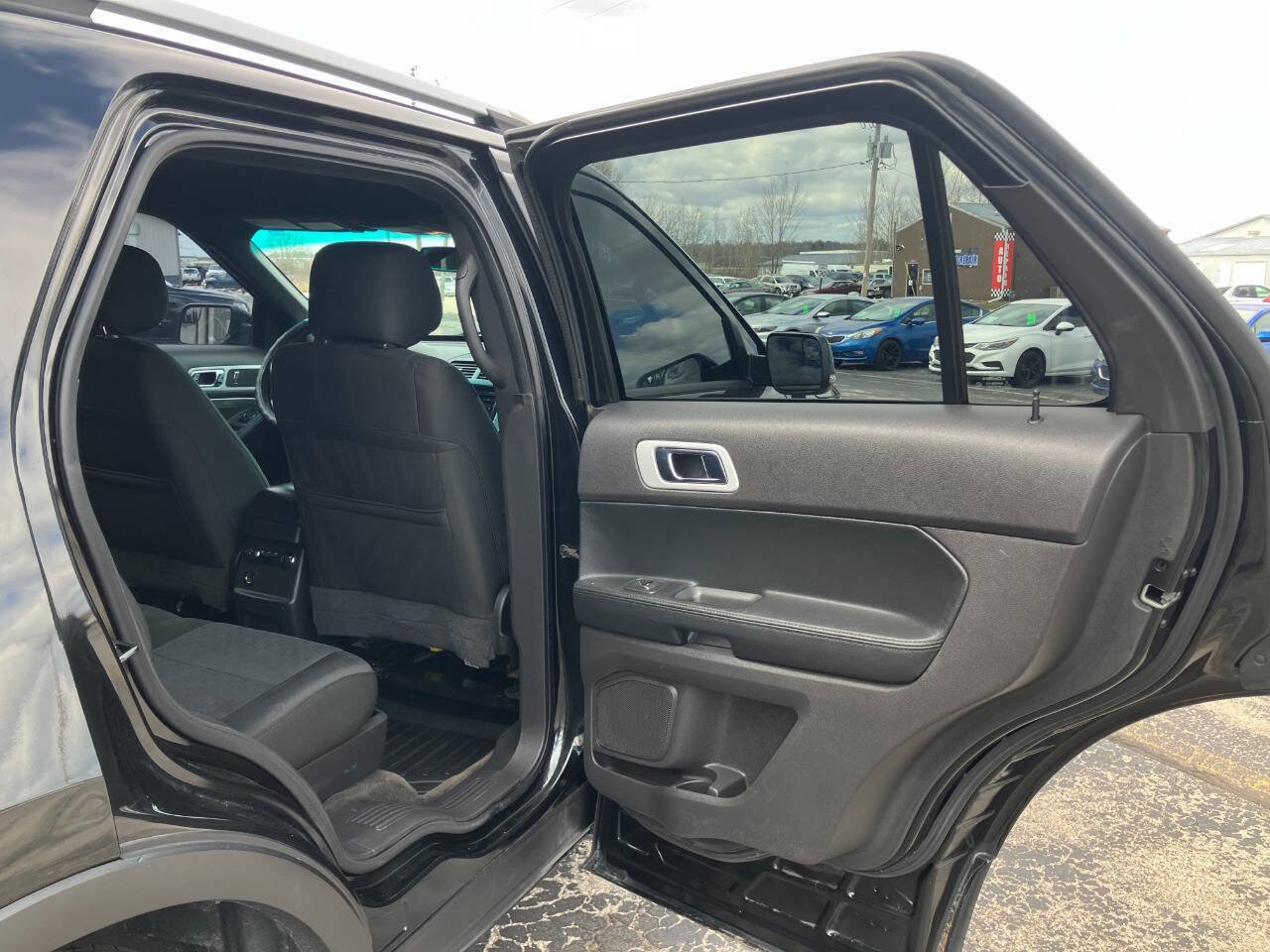 Used 2015 Ford Explorer XLT AWD/4WD image 16