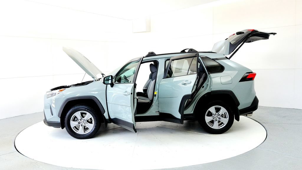 Used 2022 Toyota RAV4 XLE w/ Convenience Package AWD/4WD image 10