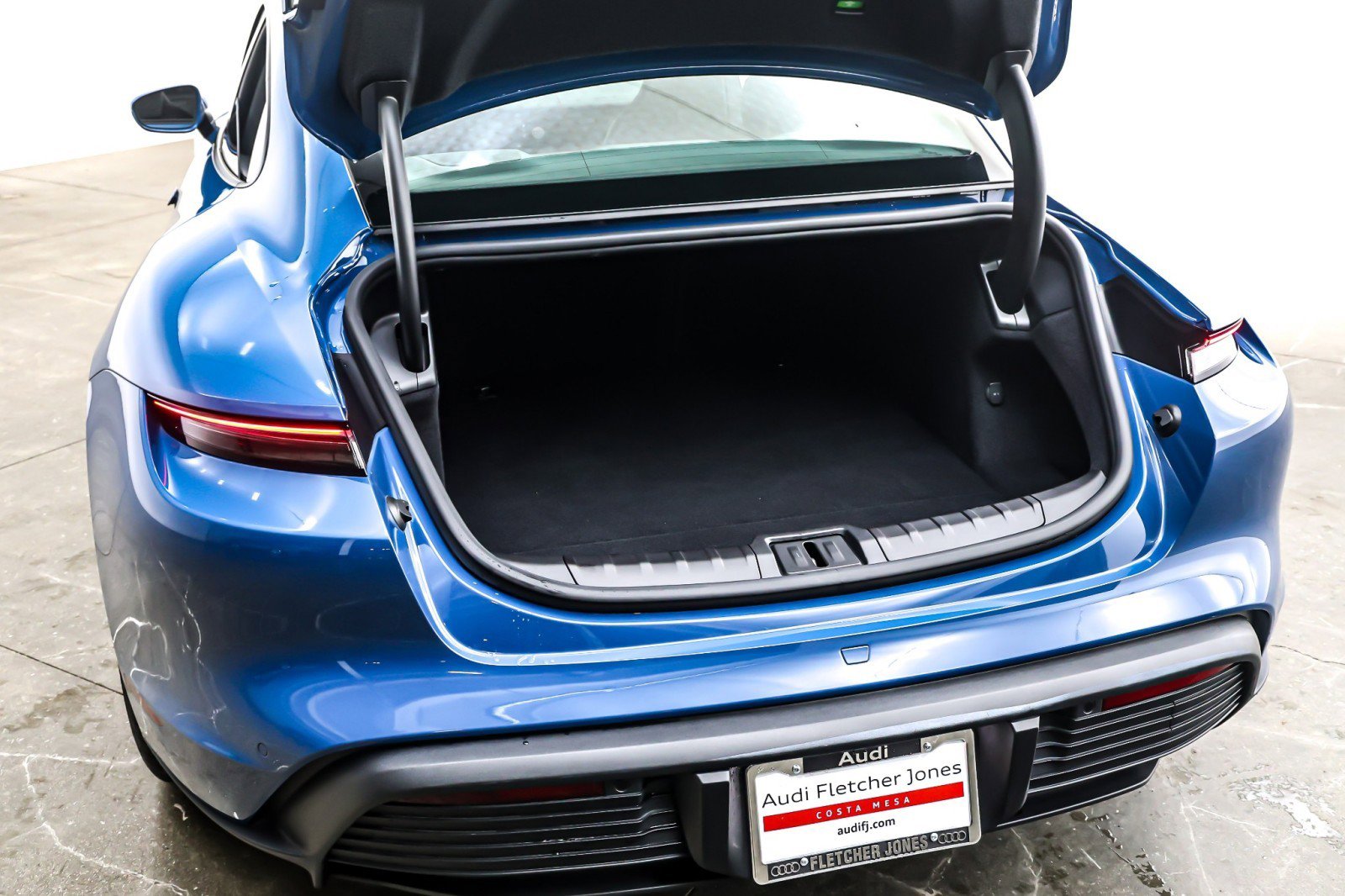 Used 2023 Porsche Taycan RWD image 23