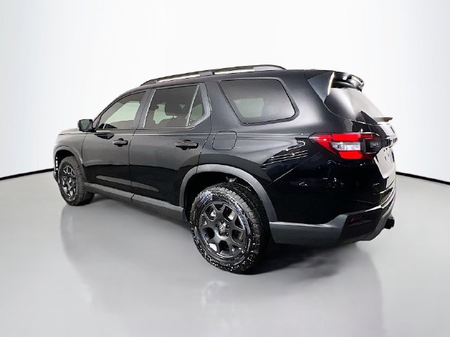 Used 2025 Honda Pilot TrailSport image 6