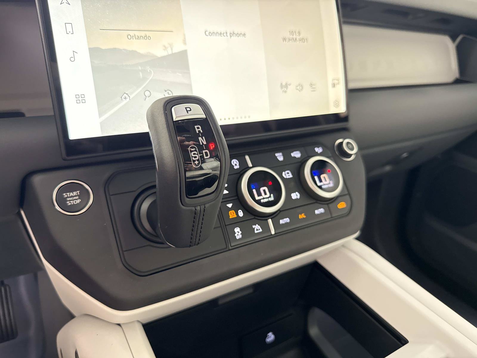 New 2026 Land Rover Defender 110 X-Dynamic SE AWD/4WD image 26