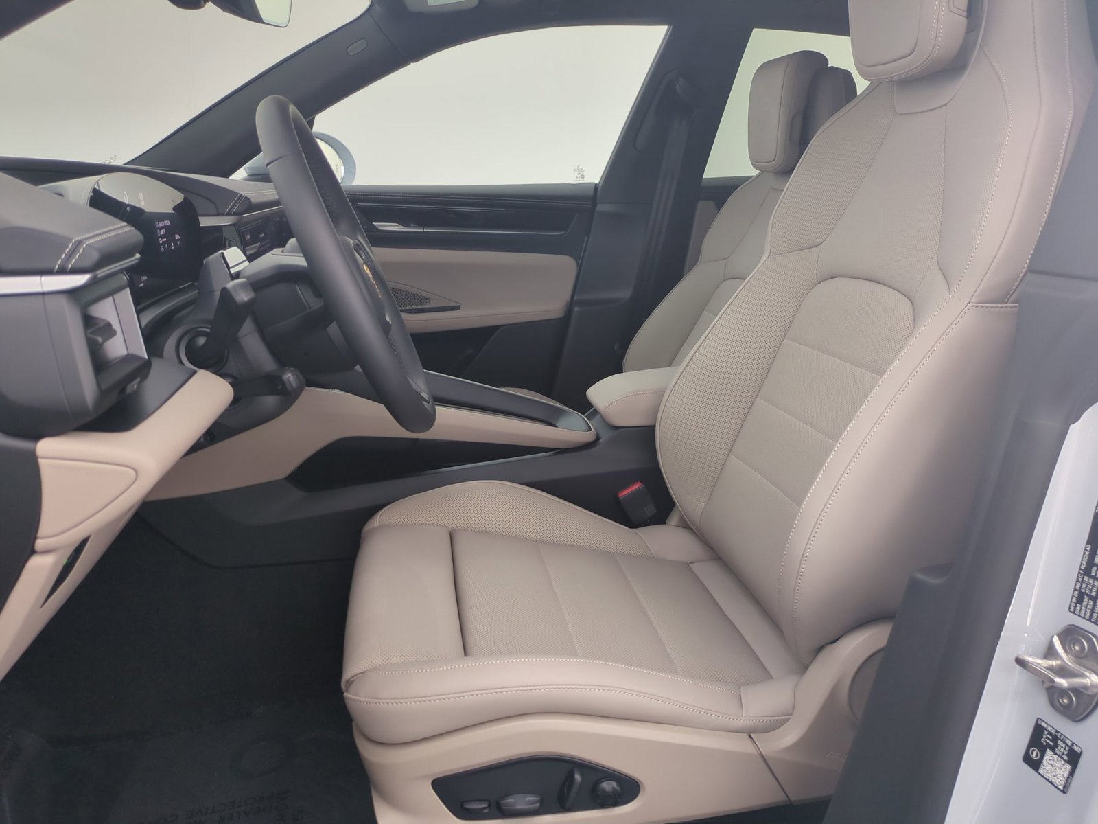 New 2026 Porsche Macan Electric RWD image 5