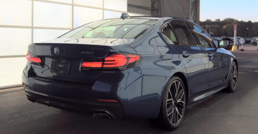 Used 2022 BMW 530i w/ M Sport Package RWD image 2