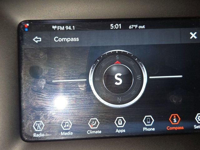 Used 2019 Jeep Cherokee Latitude w/ Popular Appearance Group image 18