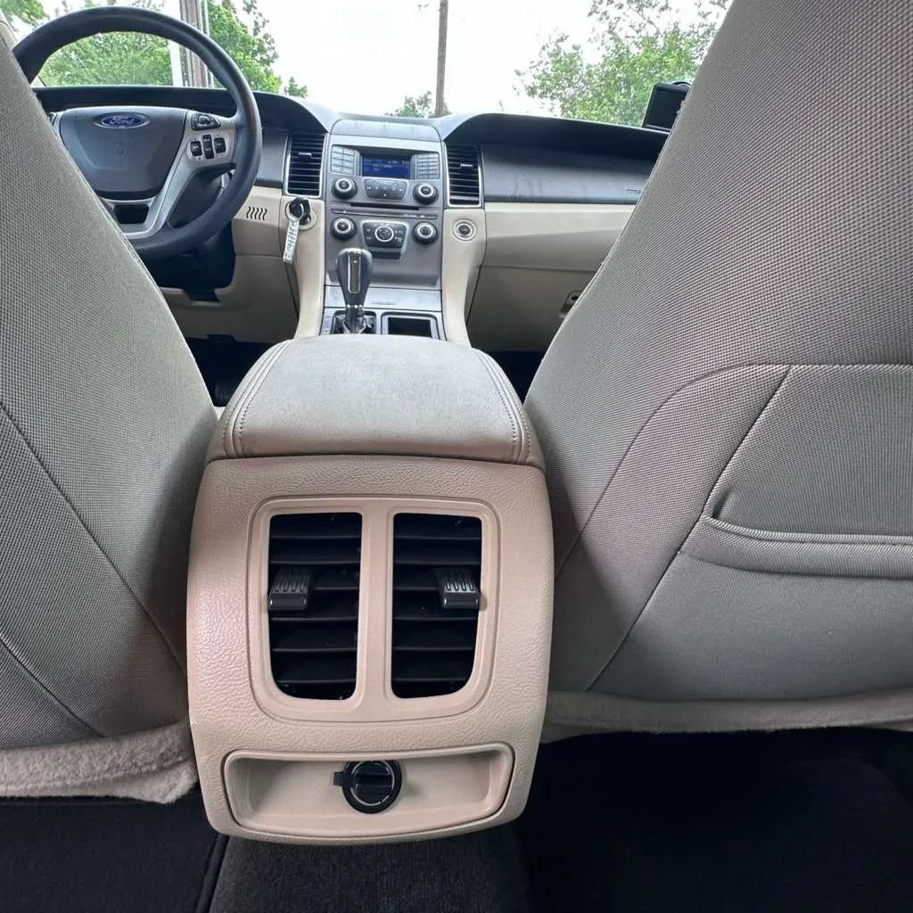 Used 2014 Ford Taurus SE FWD image 14