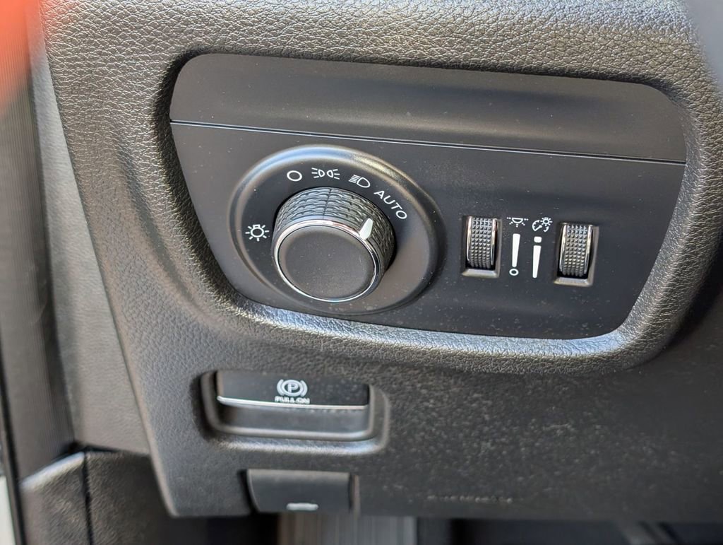 Used 2024 Jeep Grand Cherokee L Altitude image 36