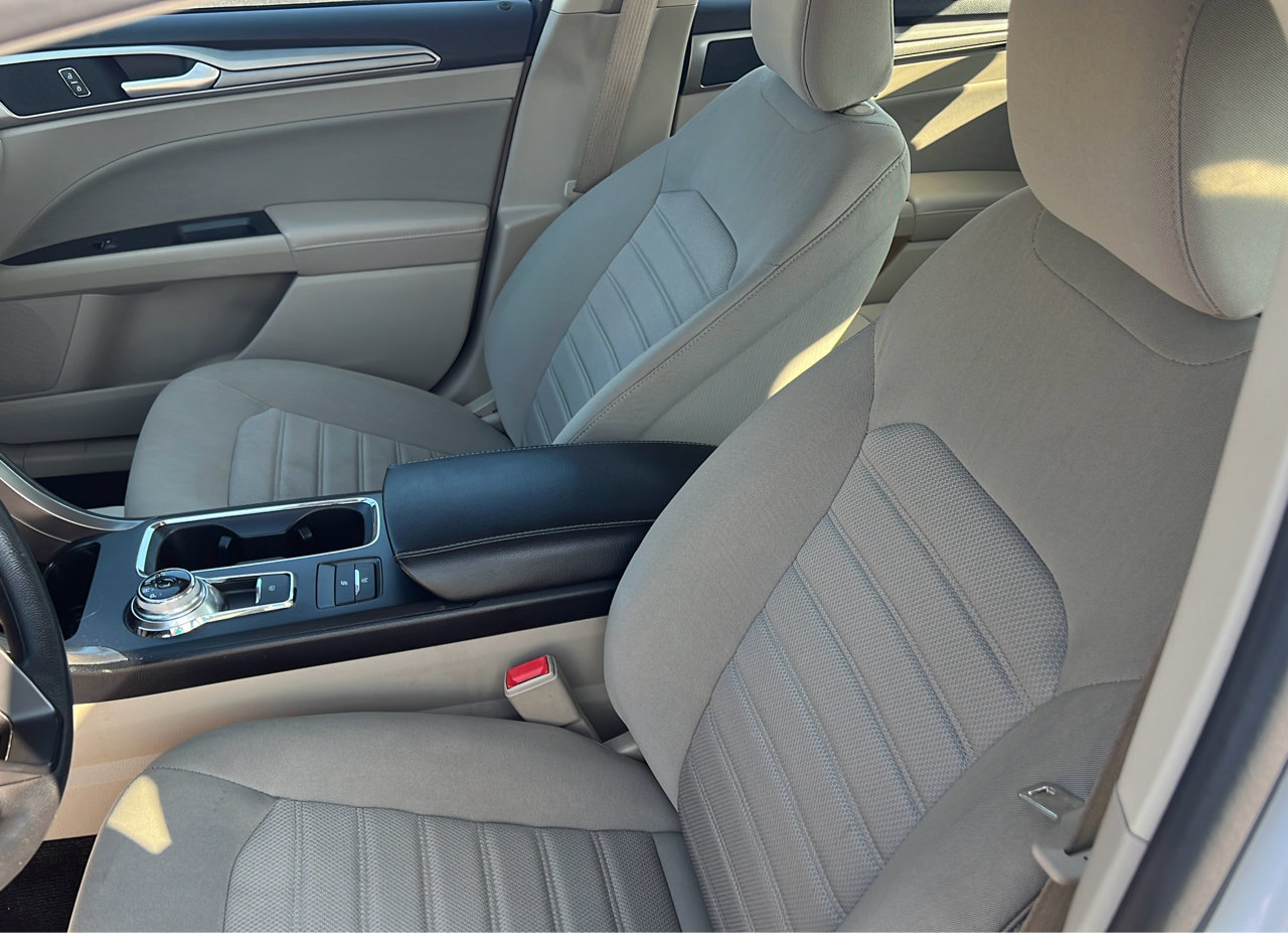 Used 2020 Ford Fusion SE image 13