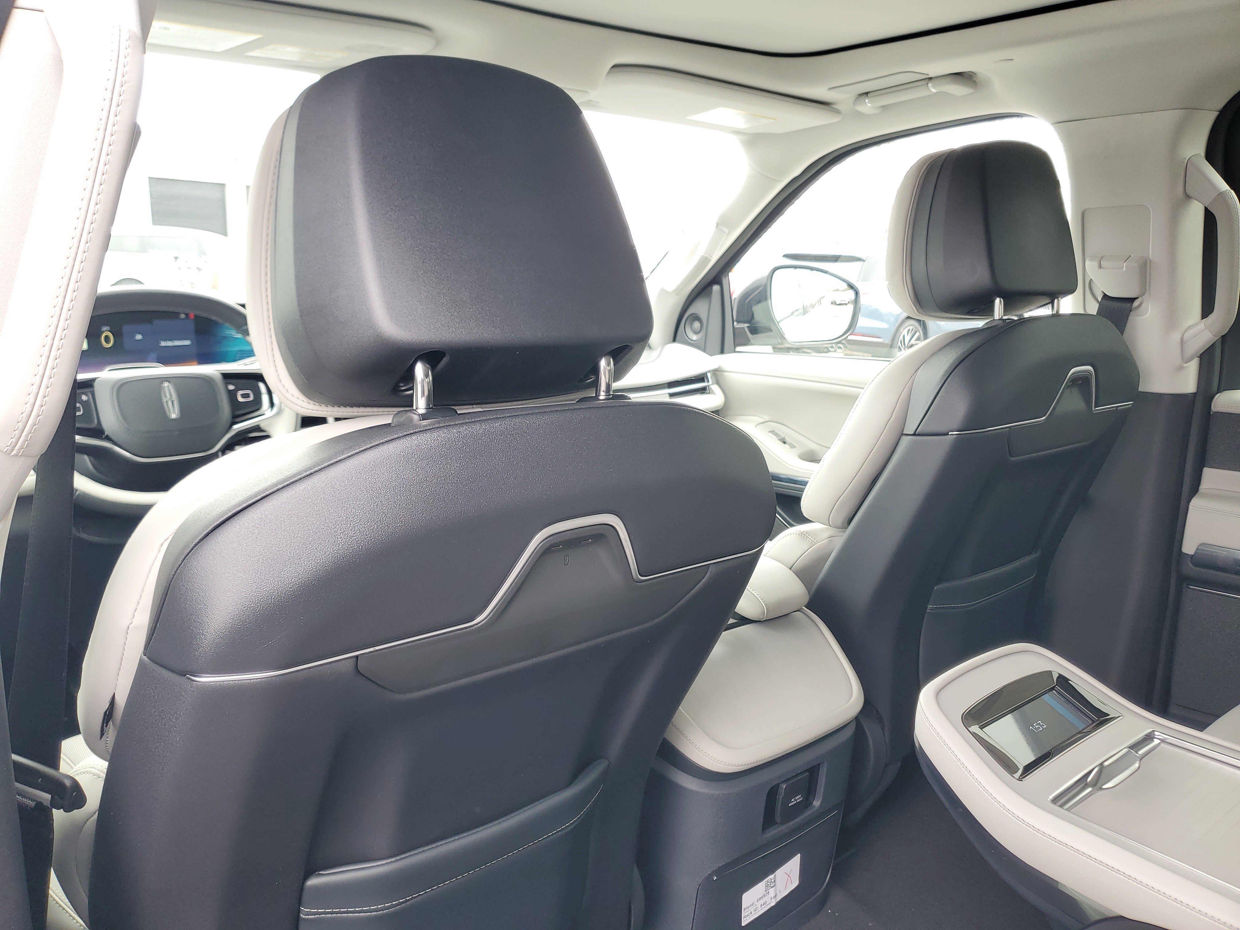 New 2026 Lincoln Navigator L Reserve AWD/4WD image 28