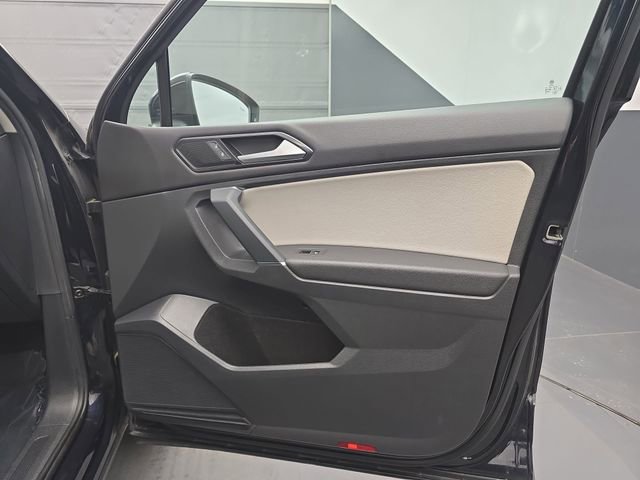 Used 2018 Volkswagen Tiguan SE image 45