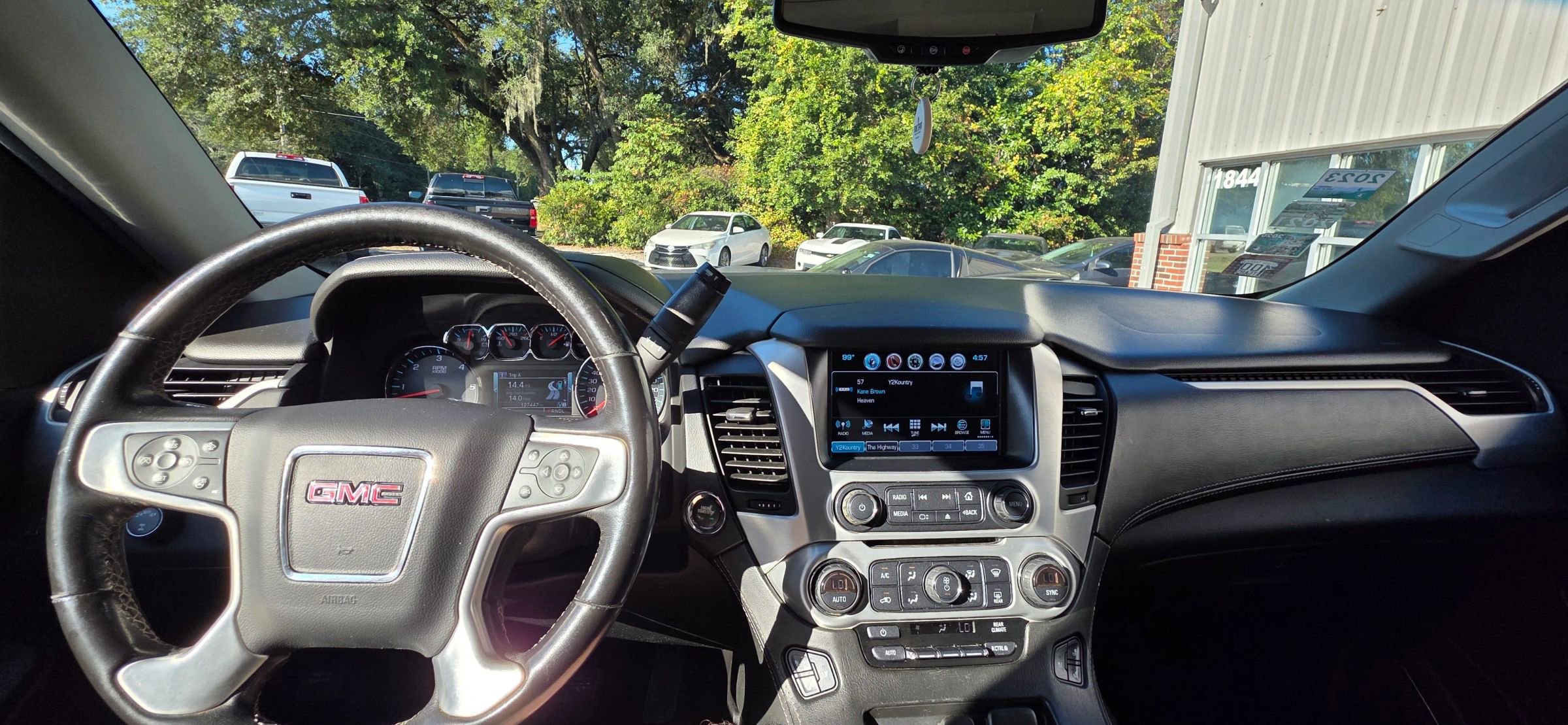 Used 2018 GMC Yukon XL SLT w/ Open Road Package image 12