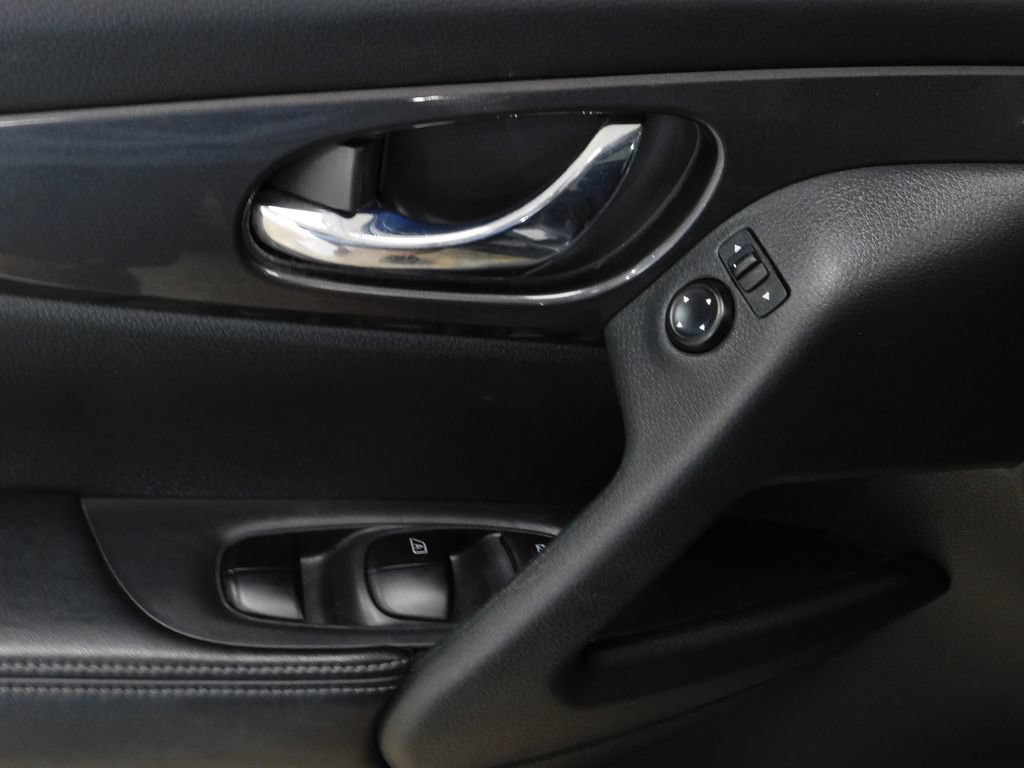 Used 2020 Nissan Rogue SV AWD/4WD image 18