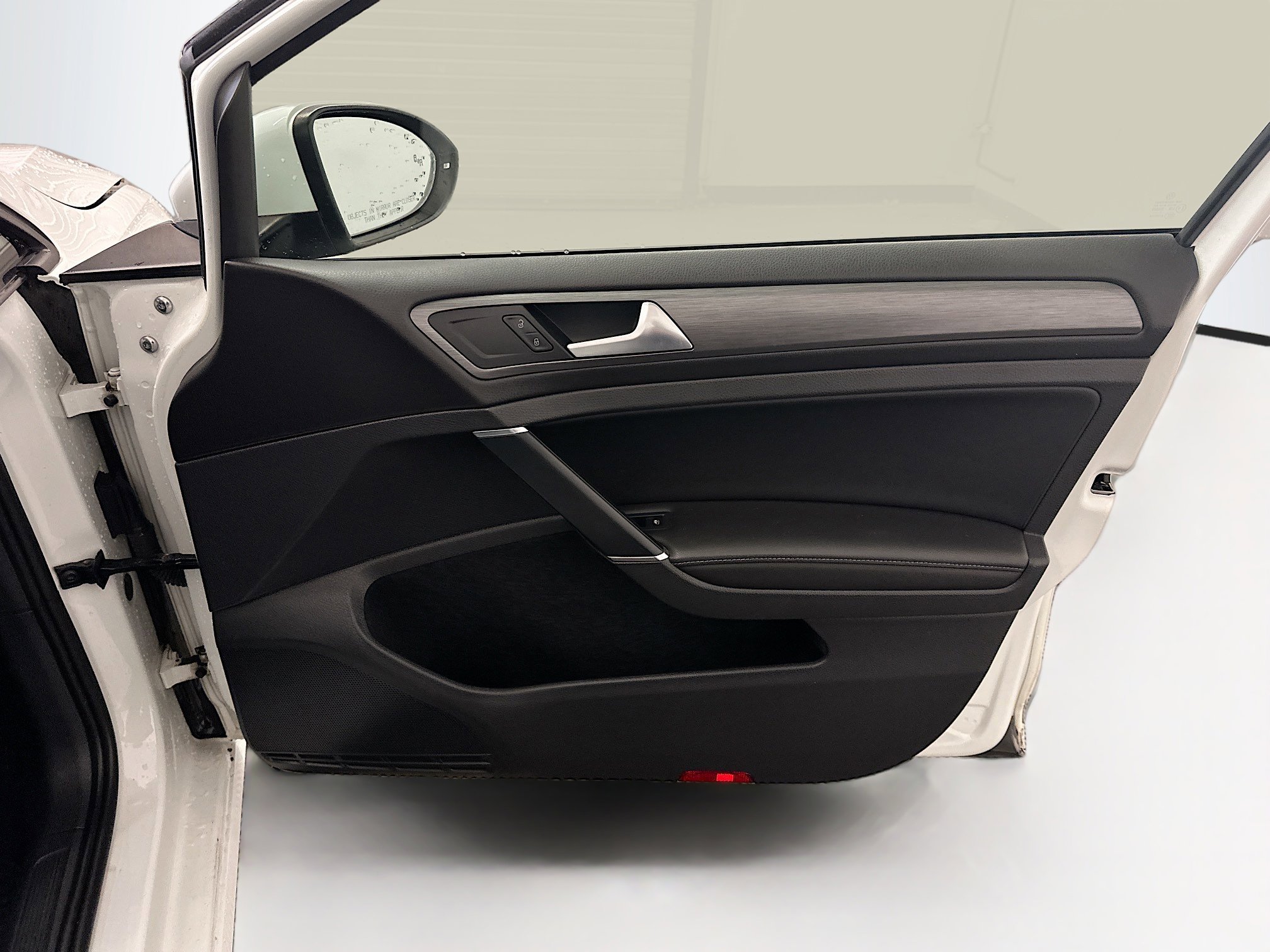 Used 2018 Volkswagen Golf SE FWD image 33