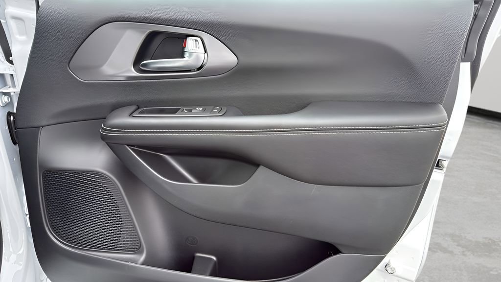 New 2026 Chrysler Pacifica Select image 38