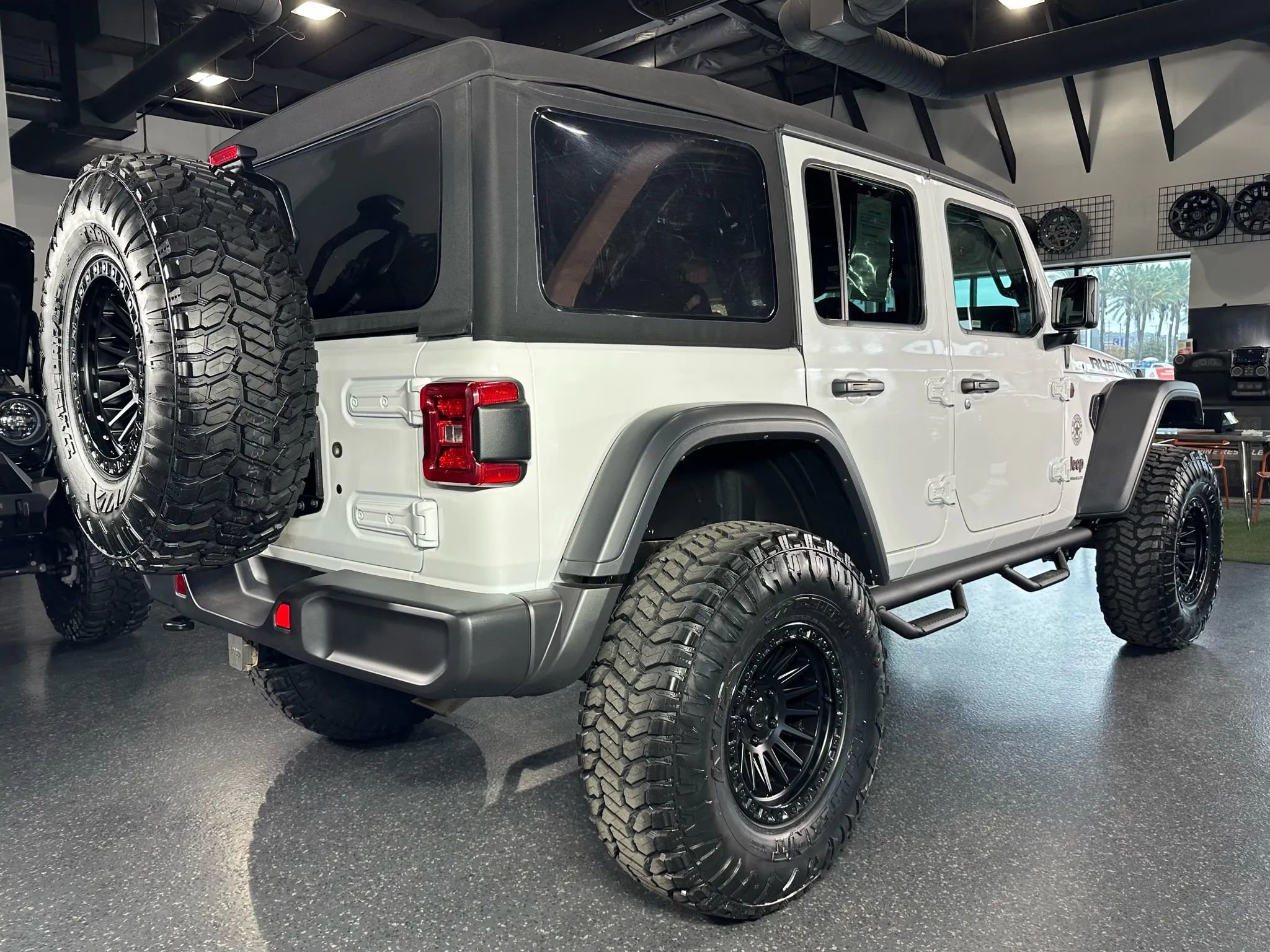 Used 2024 Jeep Wrangler Unlimited Rubicon w/ Convenience Group image 13