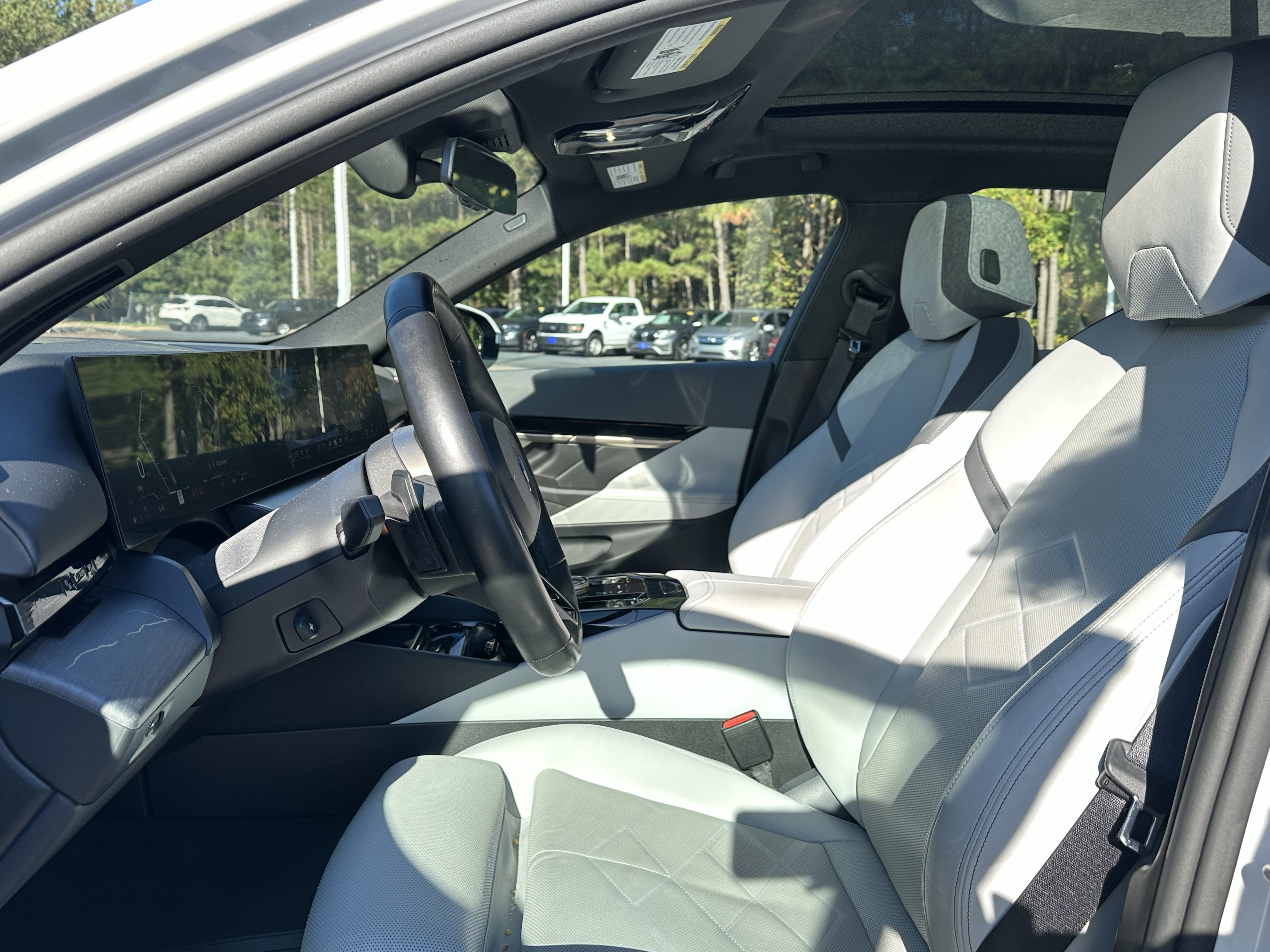 Used 2024 BMW 530i w/ M Sport Package RWD image 7