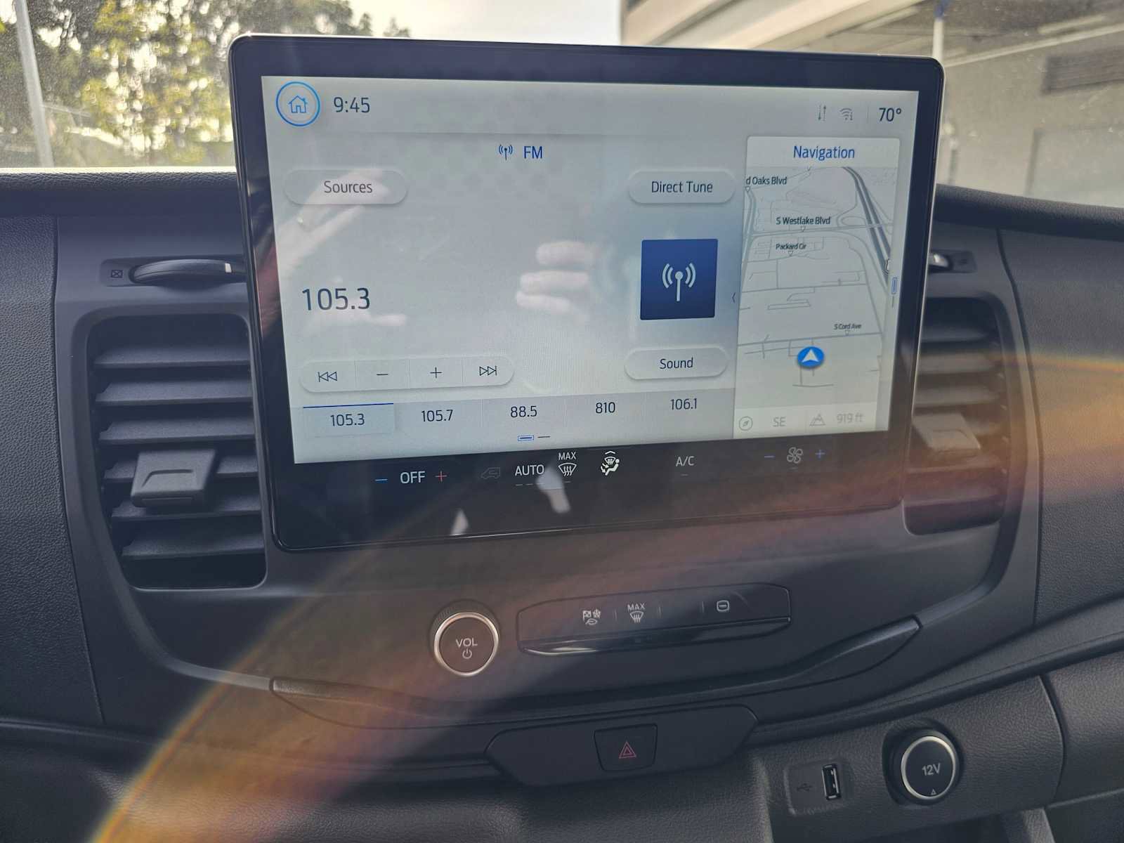 Used 2023 Ford E-Transit Medium Roof image 25