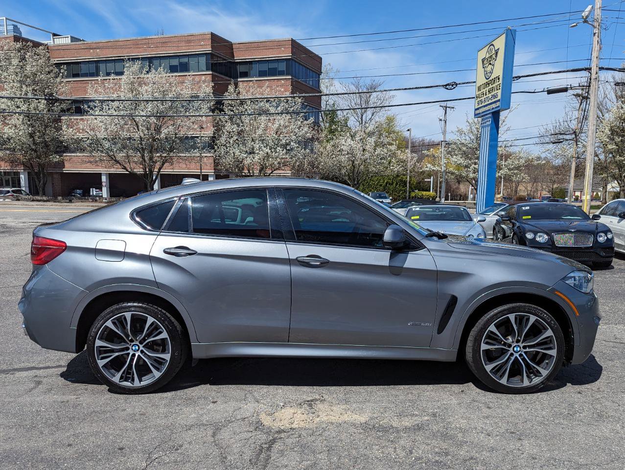 Used 2018 BMW X6 xDrive50i w/ M Sport Package AWD/4WD image 6