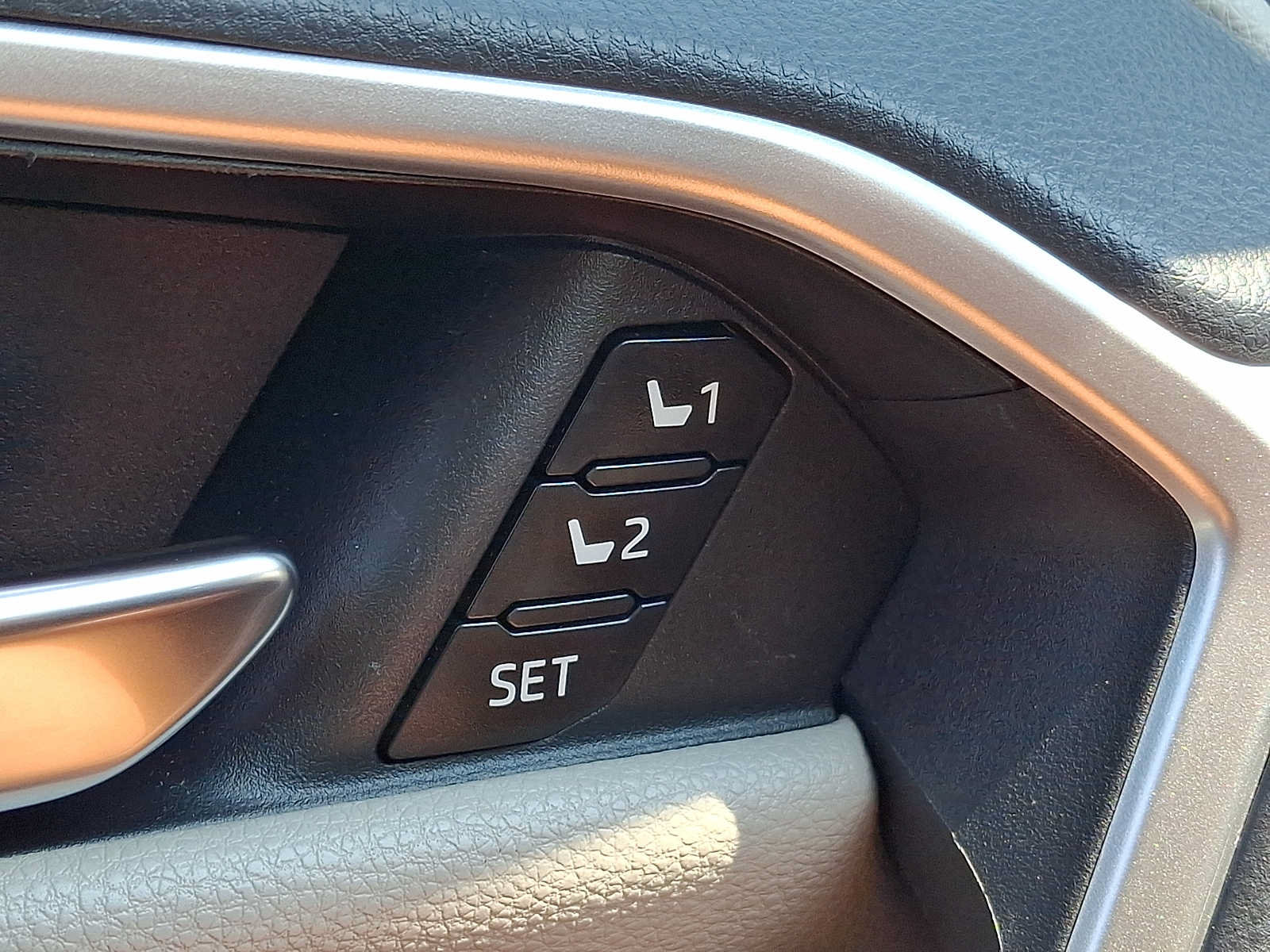 Used 2019 Toyota RAV4 Limited w/ Carpet Mat Package AWD/4WD image 24