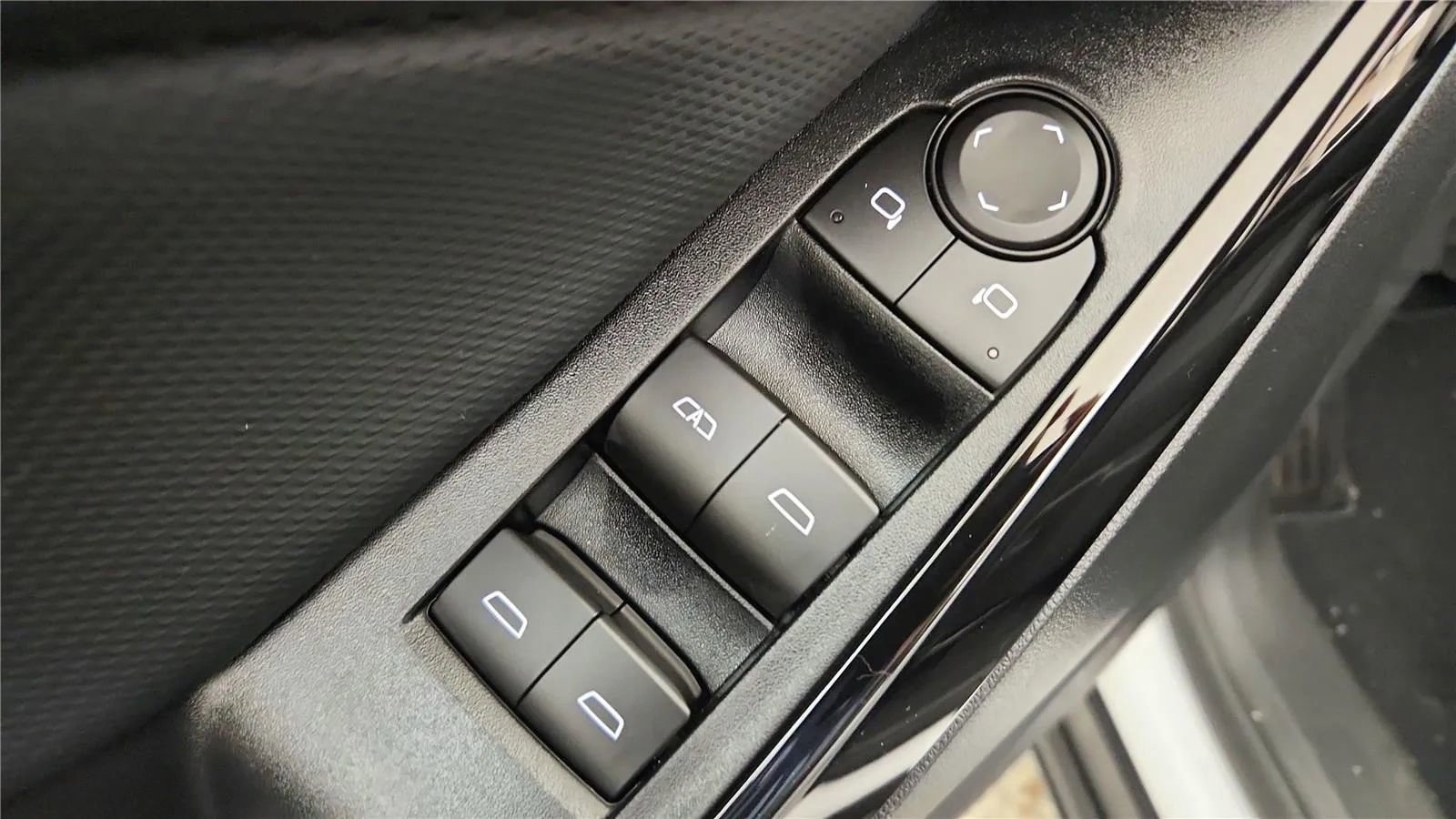 New 2026 Chevrolet Equinox LT image 30