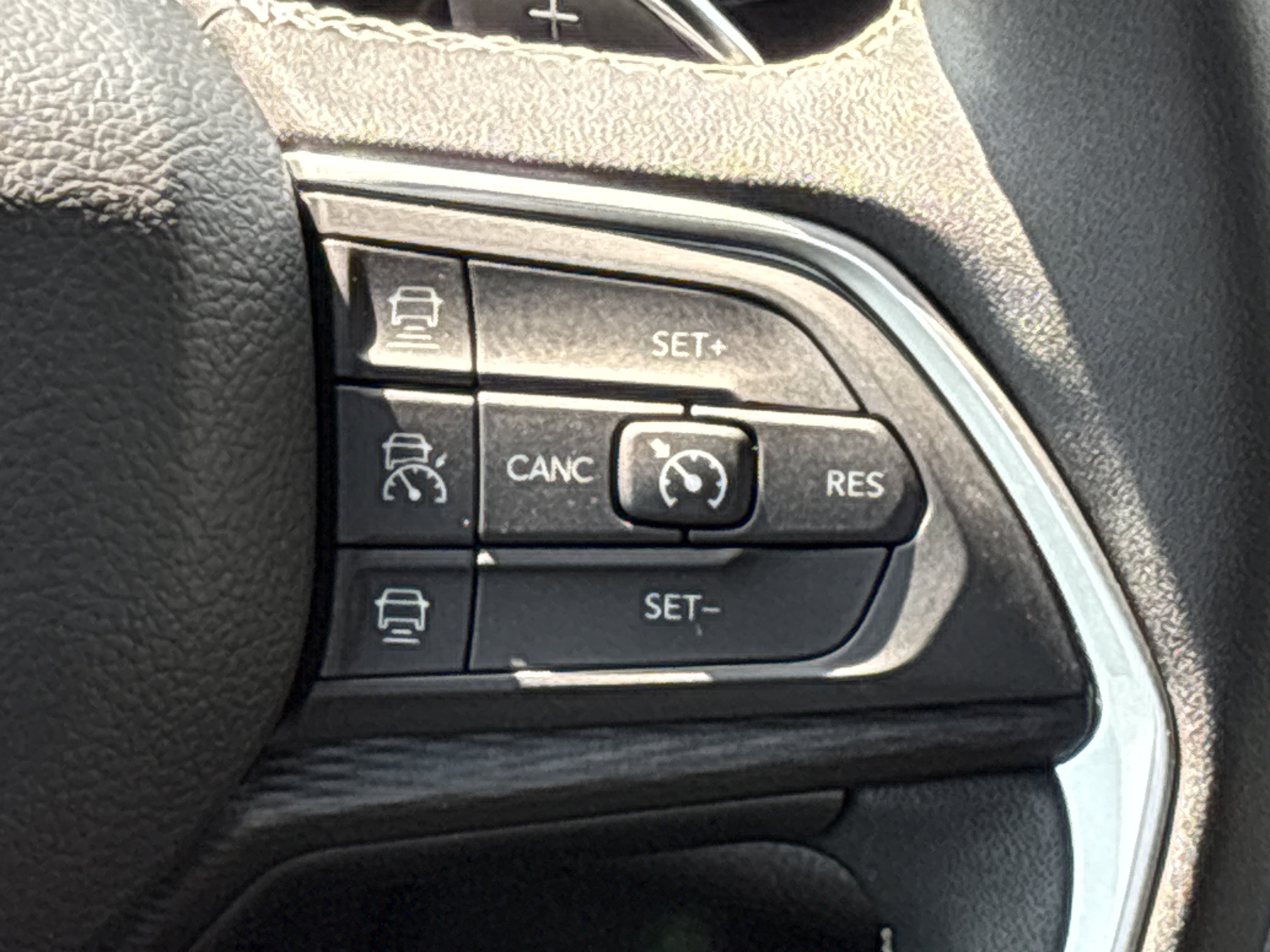 Used 2023 Jeep Grand Cherokee Altitude RWD image 24