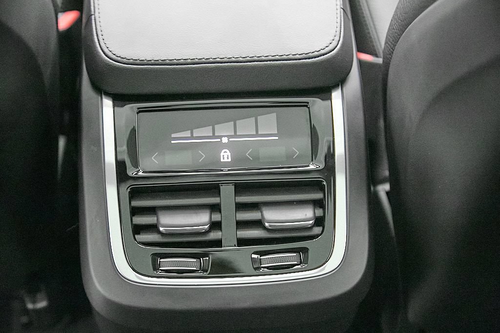 Certified 2023 Volvo XC90 B6 Core w/ Protection Package Premier AWD/4WD image 25