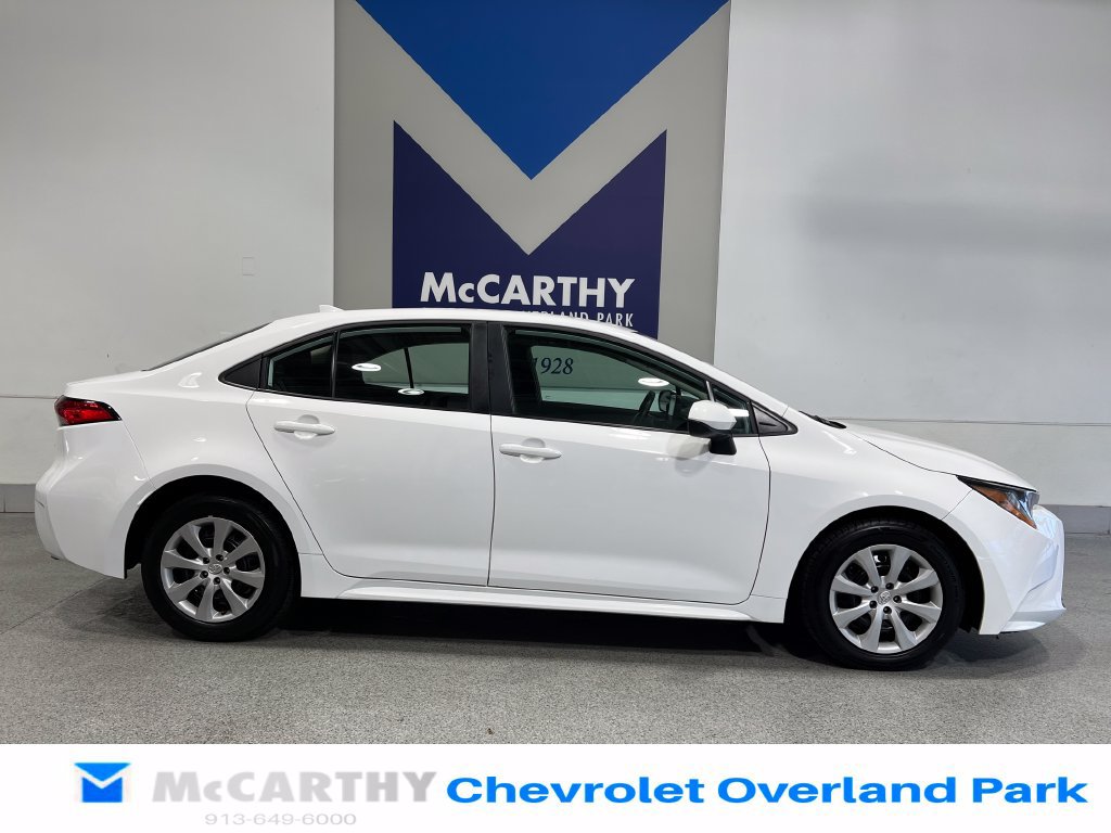 Used 2025 Toyota Corolla LE FWD image 4