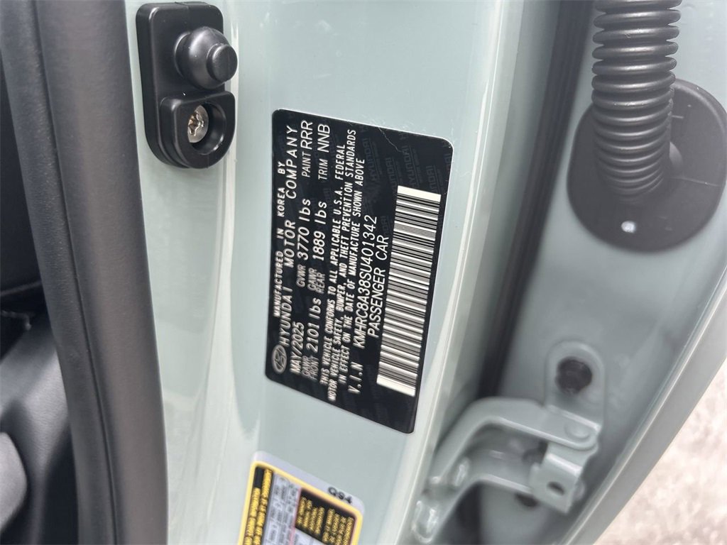 New 2025 Hyundai Venue Limited image 32