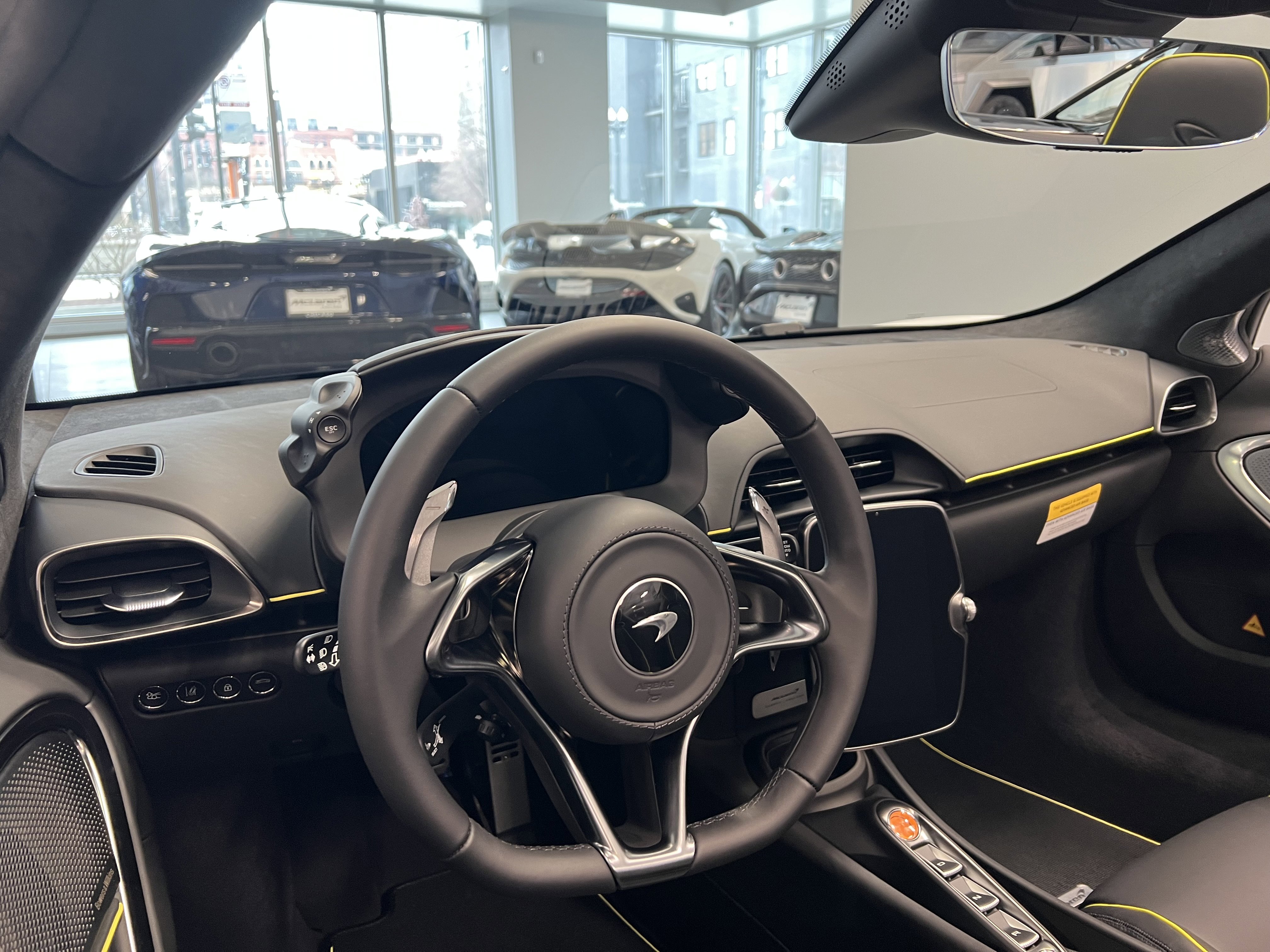 Used 2025 McLaren Artura Spider RWD image 15