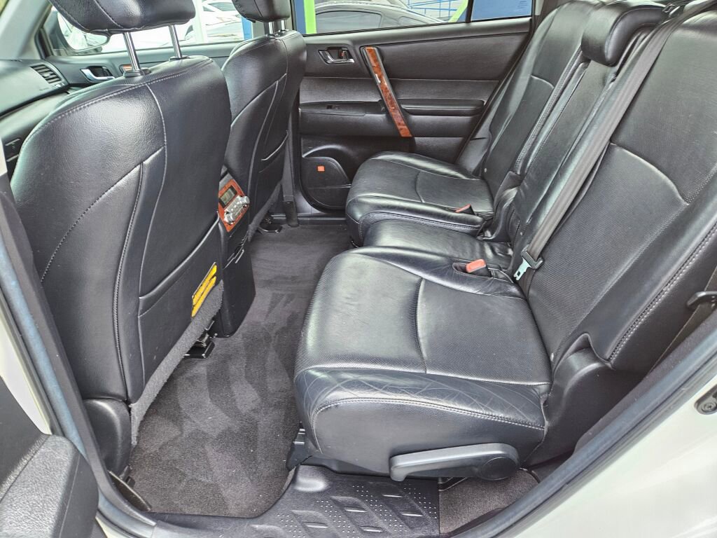 Used 2013 Toyota Highlander Limited image 20