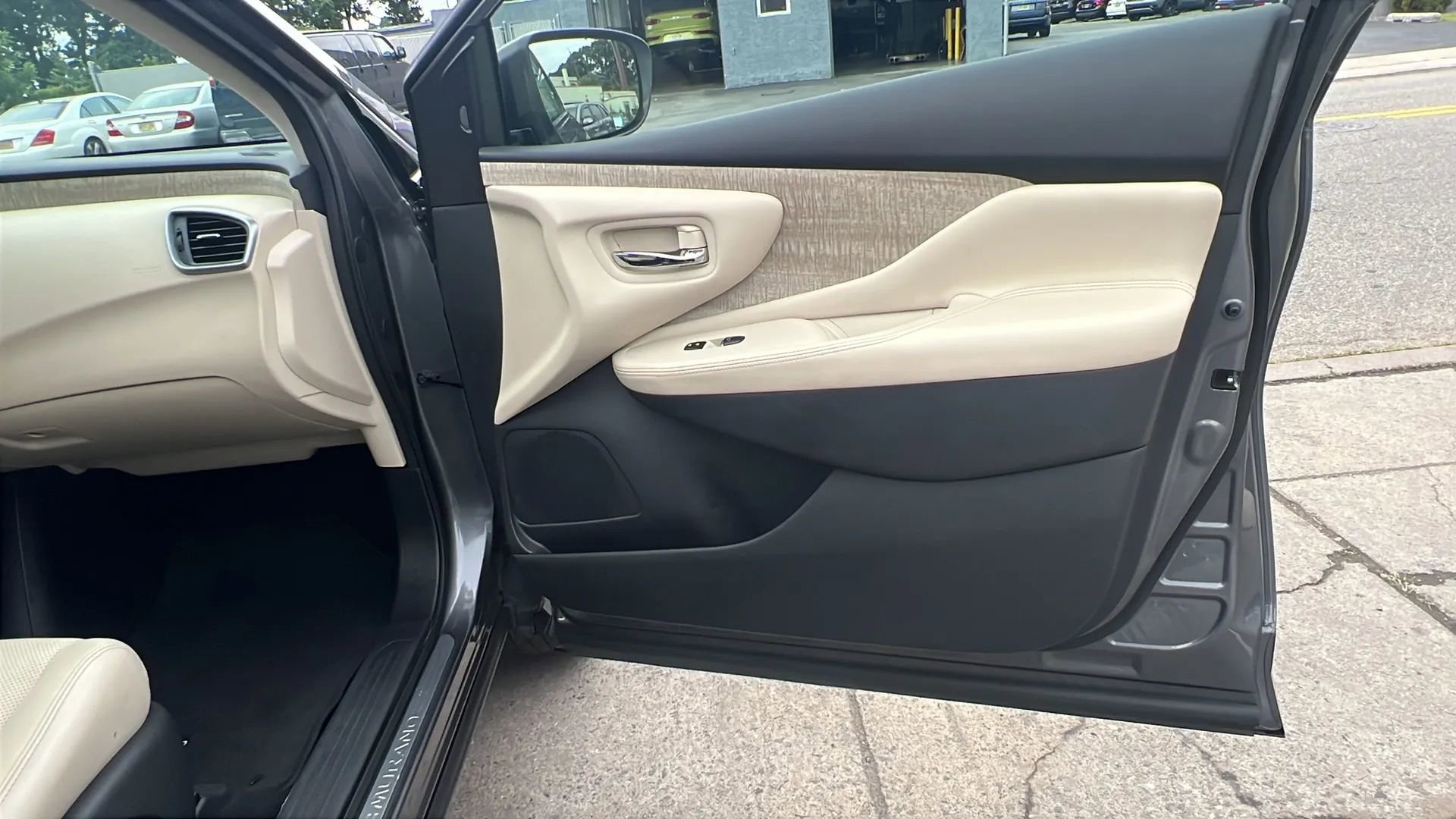 Used 2022 Nissan Murano SL w/ Cargo Package image 30