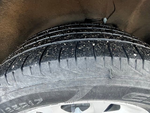 Used 2020 Chevrolet Equinox LT w/ Driver Convenience Package image 12