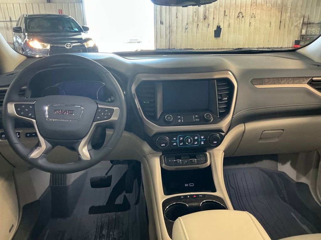 Certified 2023 GMC Acadia Denali w/ Denali Ultimate Package AWD/4WD image 18