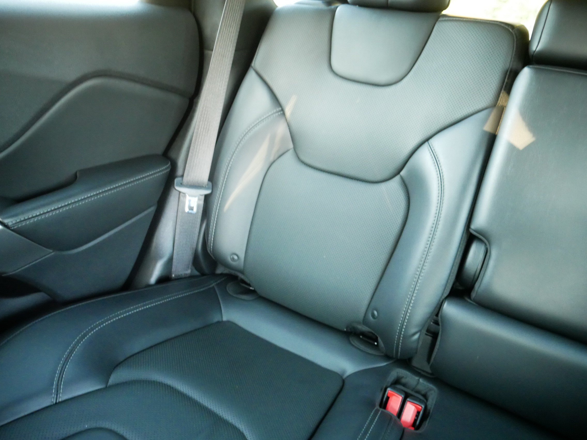 Used 2019 Jeep Cherokee High Altitude AWD/4WD image 12