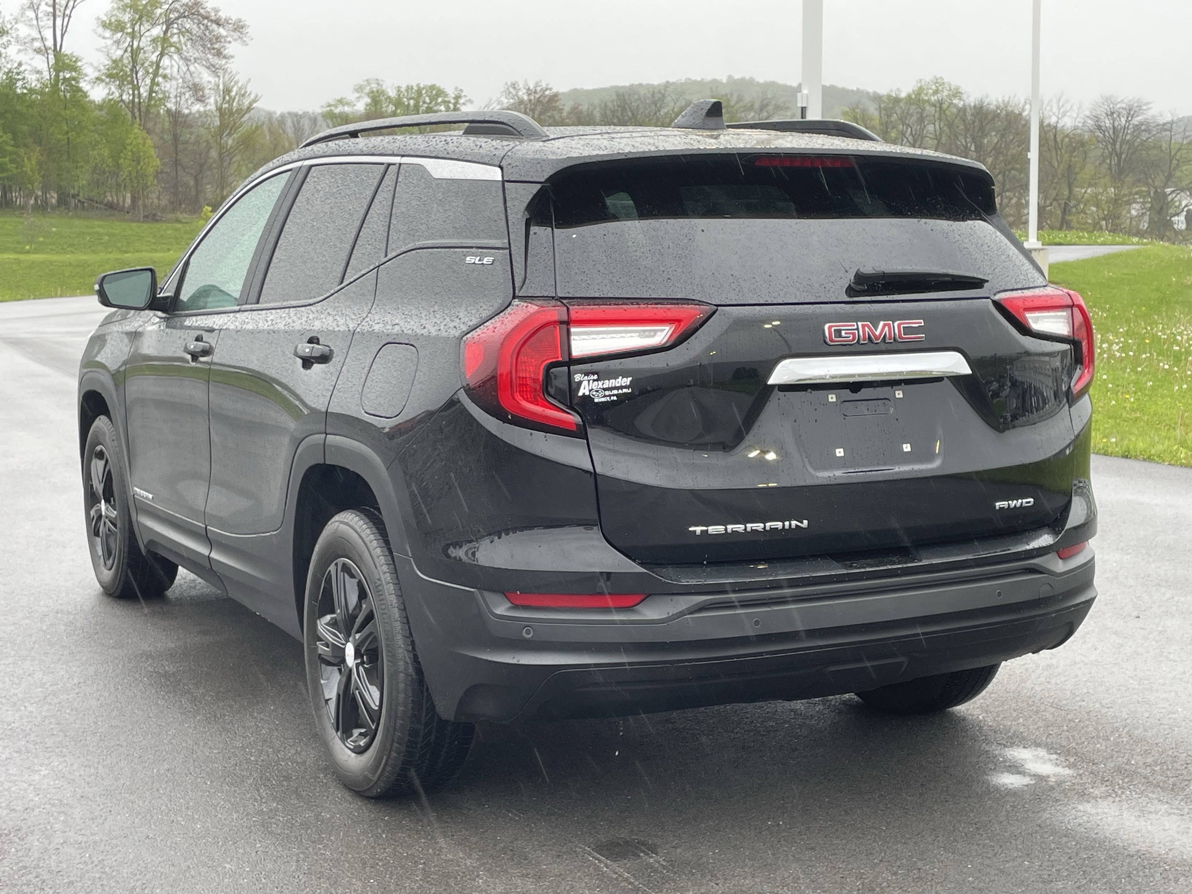 Used 2023 GMC Terrain SLE w/ Driver Convenience Package AWD/4WD image 6