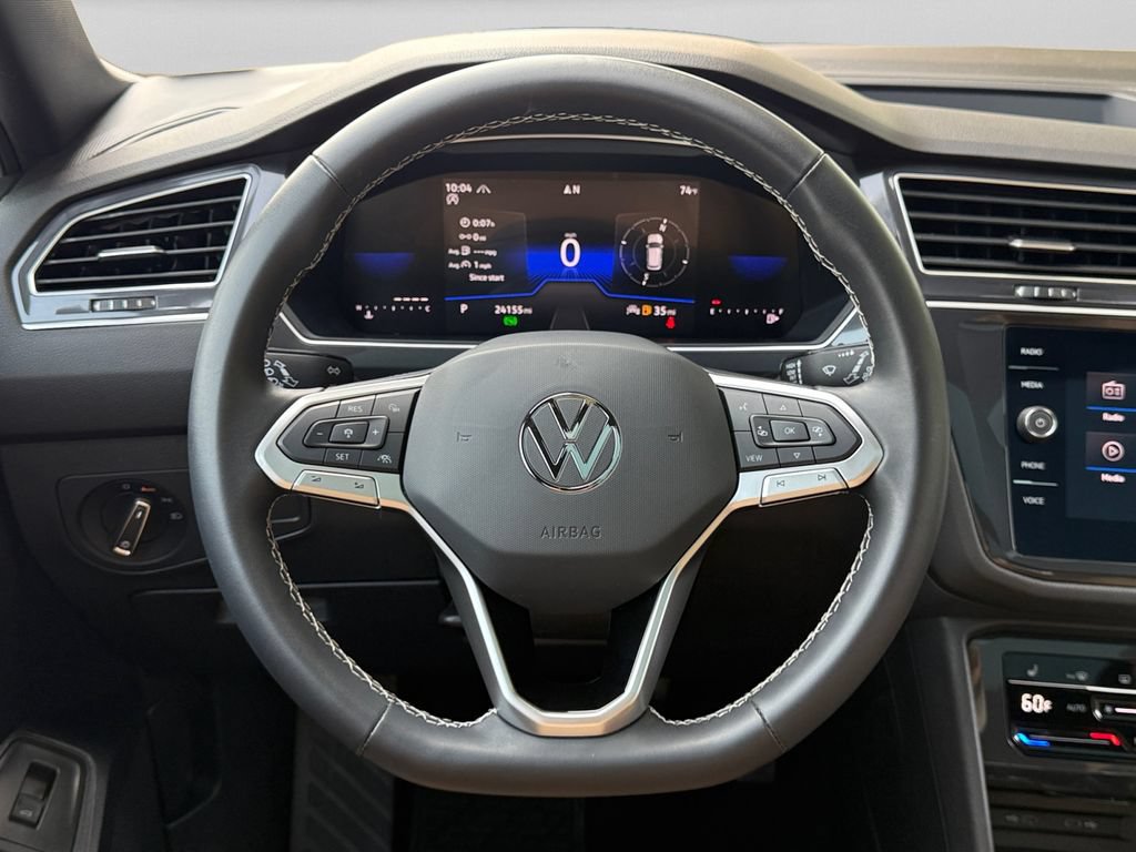 Used 2024 Volkswagen Tiguan SE AWD/4WD image 12