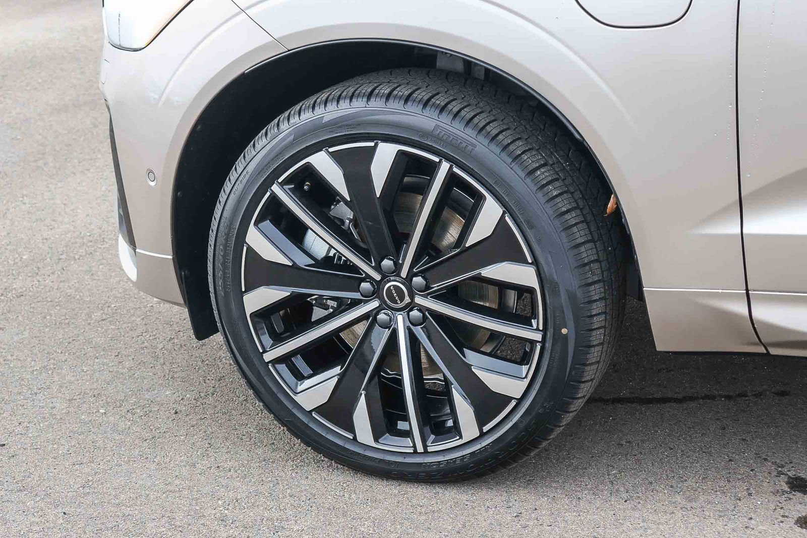 New 2026 Volvo XC60 T8 Ultra w/ Protection Package Premier AWD/4WD image 9