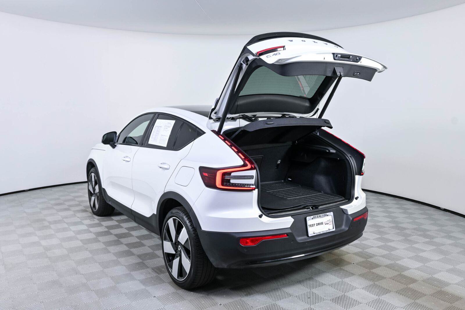 Certified 2024 Volvo C40 Recharge Ultimate AWD/4WD image 33