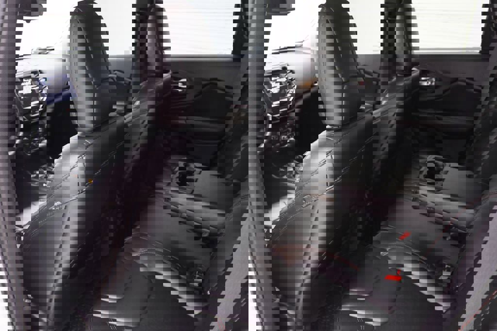 Used 2019 Jeep Cherokee Trailhawk w/ Cold Weather Group image 10