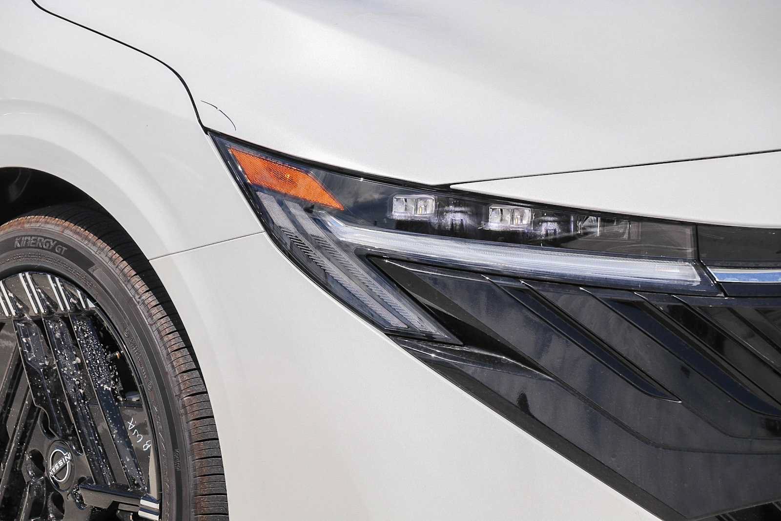 New 2027 Nissan Sentra SR w/ Floor Mat Package FWD image 4