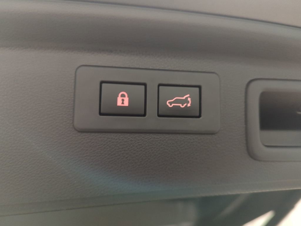 Used 2023 Subaru Forester Limited image 9