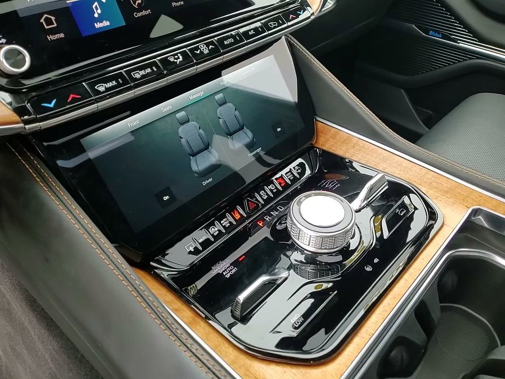 Used 2024 Jeep Grand Wagoneer L Series III image 35