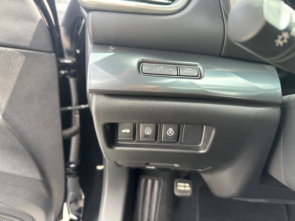 Used 2023 Nissan Maxima SR w/ Sport Mat Group FWD image 17