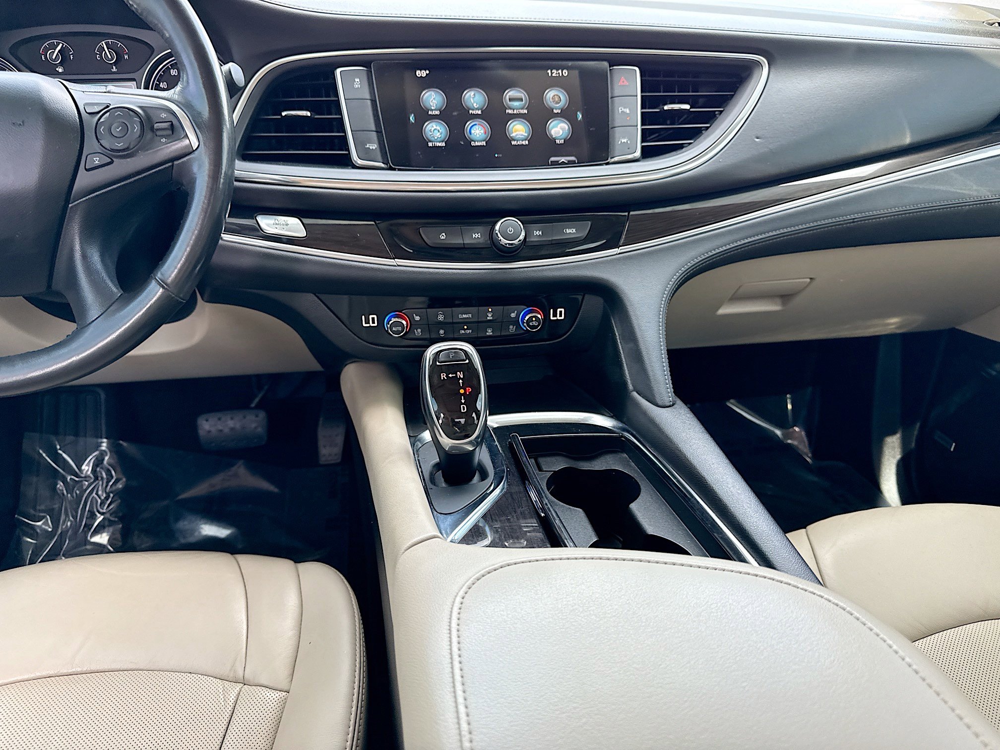 Used 2018 Buick Enclave Premium w/ Experience Buick Package FWD image 20