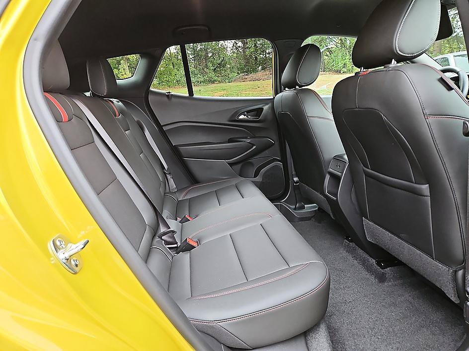 Used 2025 Chevrolet Trax RS w/ Driver Confidence Package FWD image 12